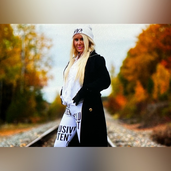 HAPPY FALL FROM BEAUTIFUL BOSTON & MAINE!! The color of the leaves are stunning! - Picture 17 of 17